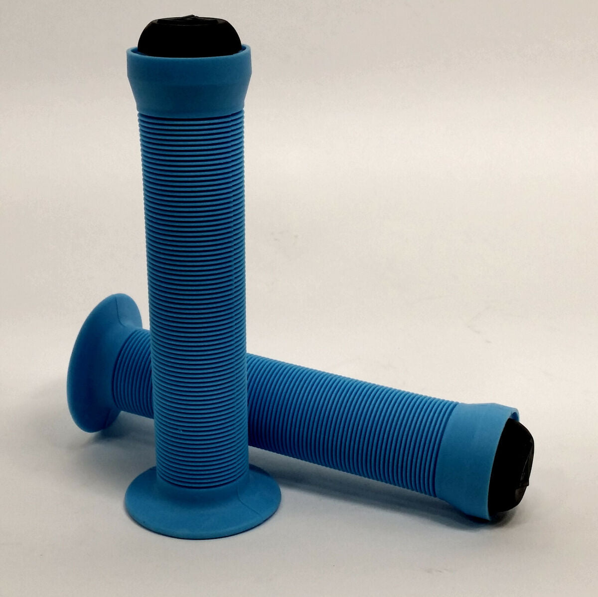Black Ops Full Circle 145mm Flanged Bar Grips: Blue