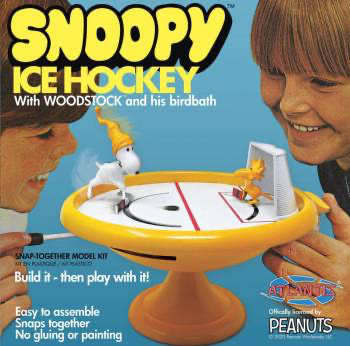 Atlantis Snoopy Ice Hockey w/Woodstock and Birdbath Snap Model Kit