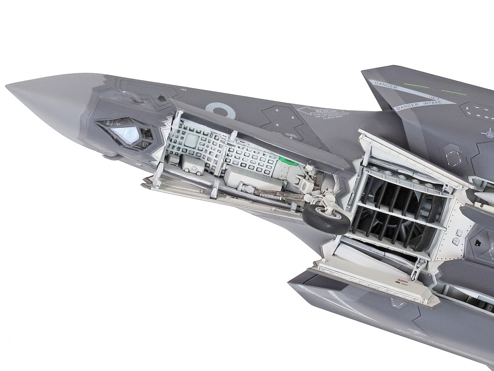 Tamiya 1/72 Lockheed Martin F-35B Lightning II Model Kit