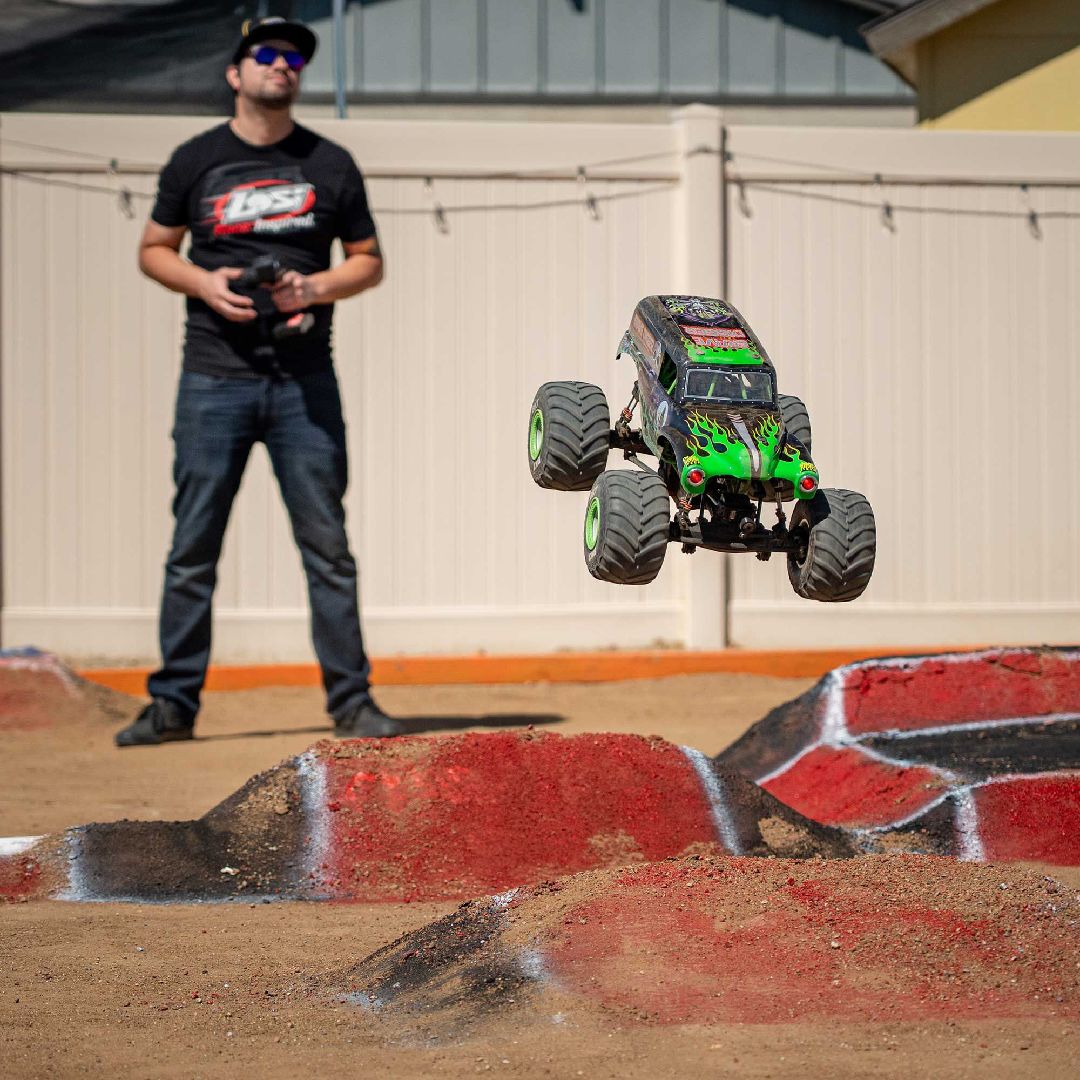 Losi LMT 2.0 4WD Solid Axle Monster Truck RTR (Grave Digger)