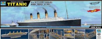 Trumpeter TITANIC 1/200 Model Kit w/Light Kit